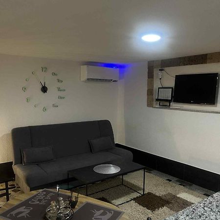 Studio Apartman Azra Kulen Vakuf Esterno foto