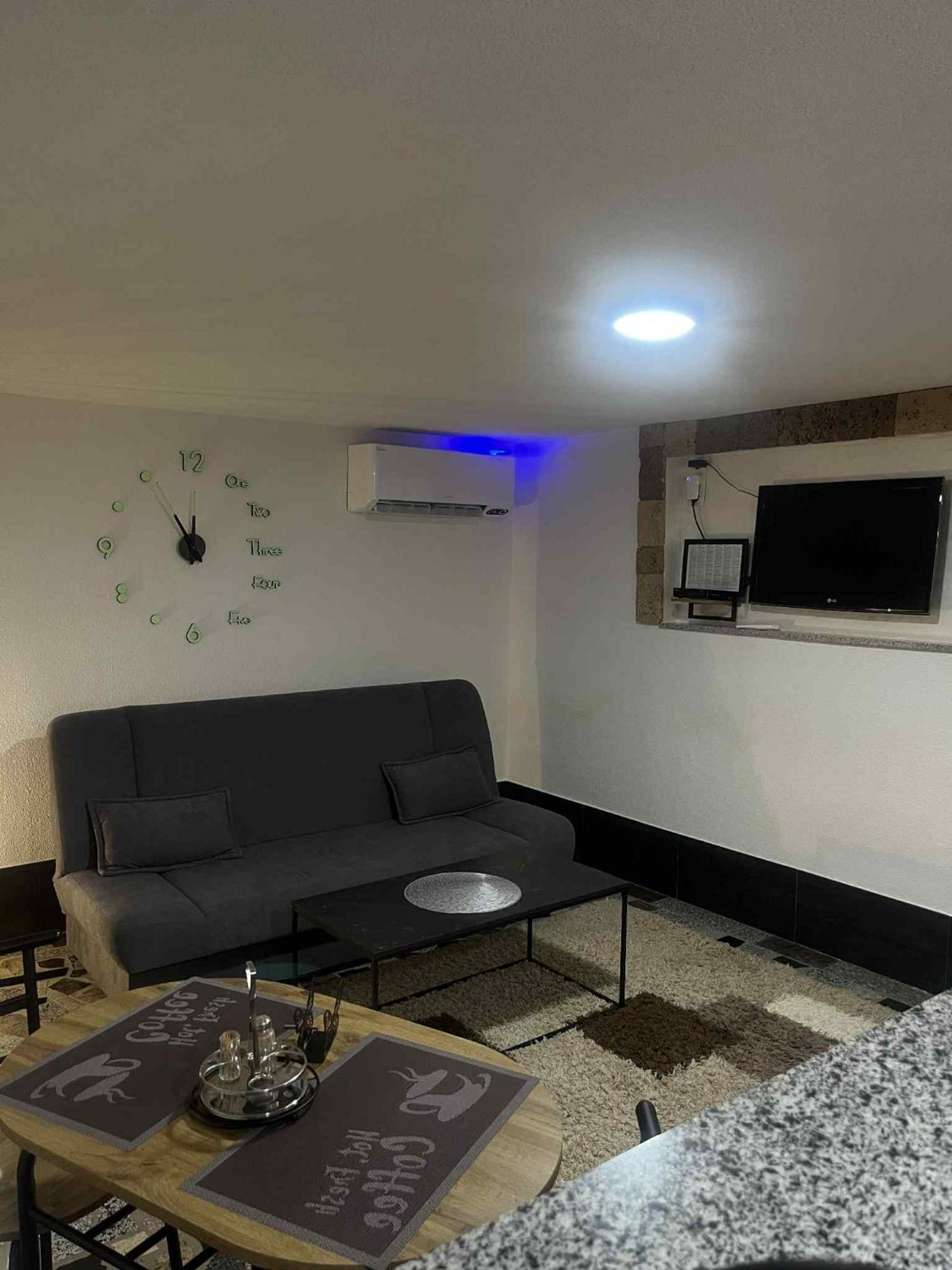 Studio Apartman Azra Kulen Vakuf Esterno foto