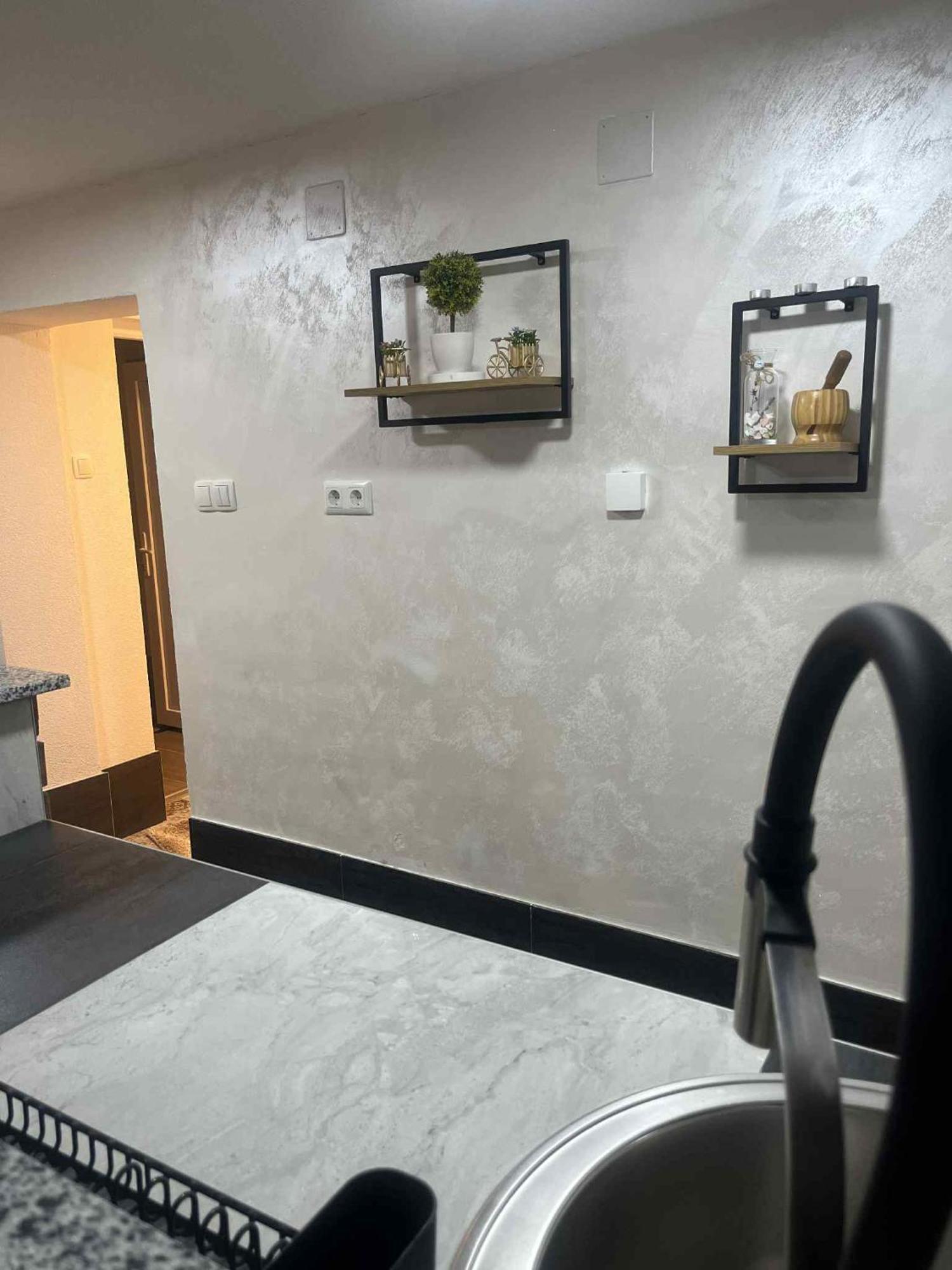 Studio Apartman Azra Kulen Vakuf Esterno foto